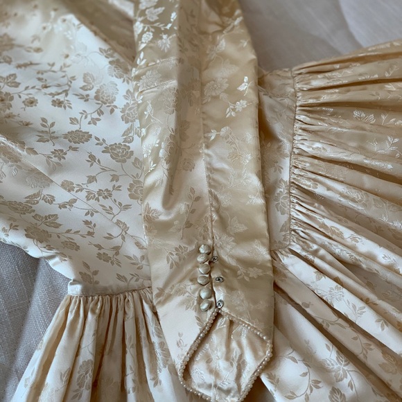 Vintage 1961 Handmade Wedding Dress w/veil sz 6-8 - Picture 5 of 16